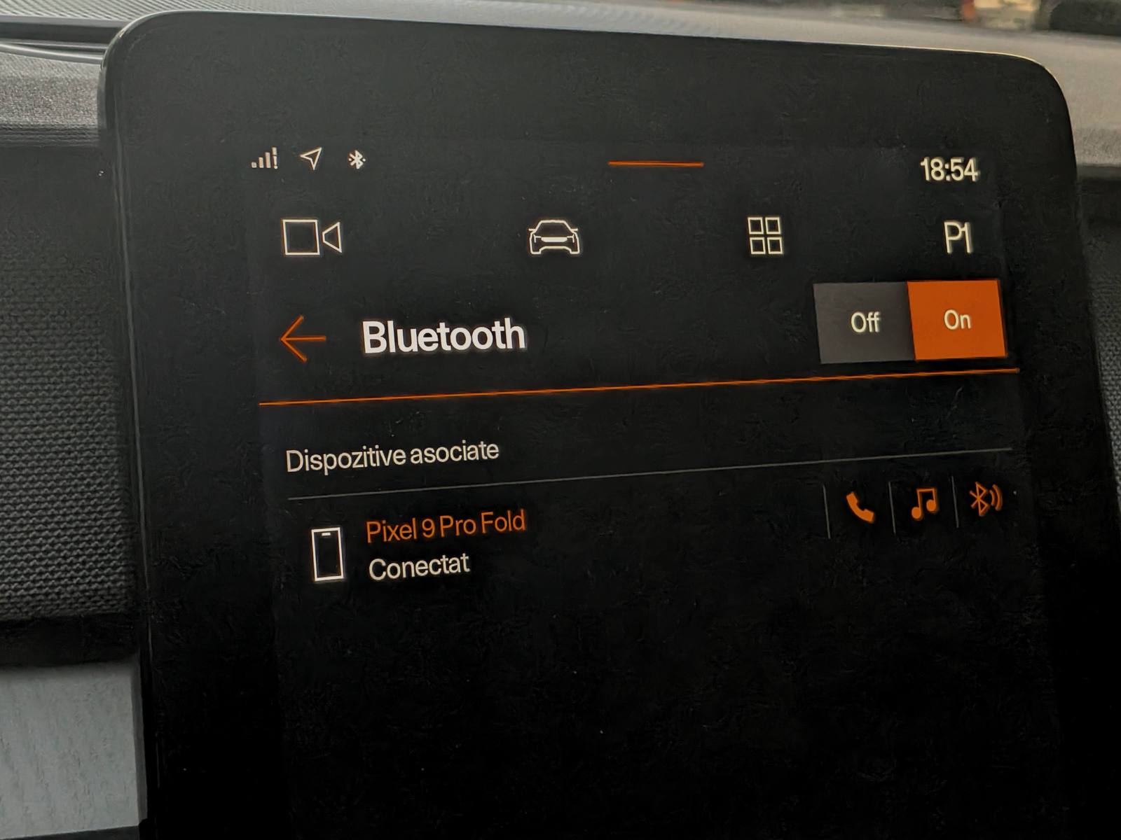 The car screen: Bluetooth connected to the phone