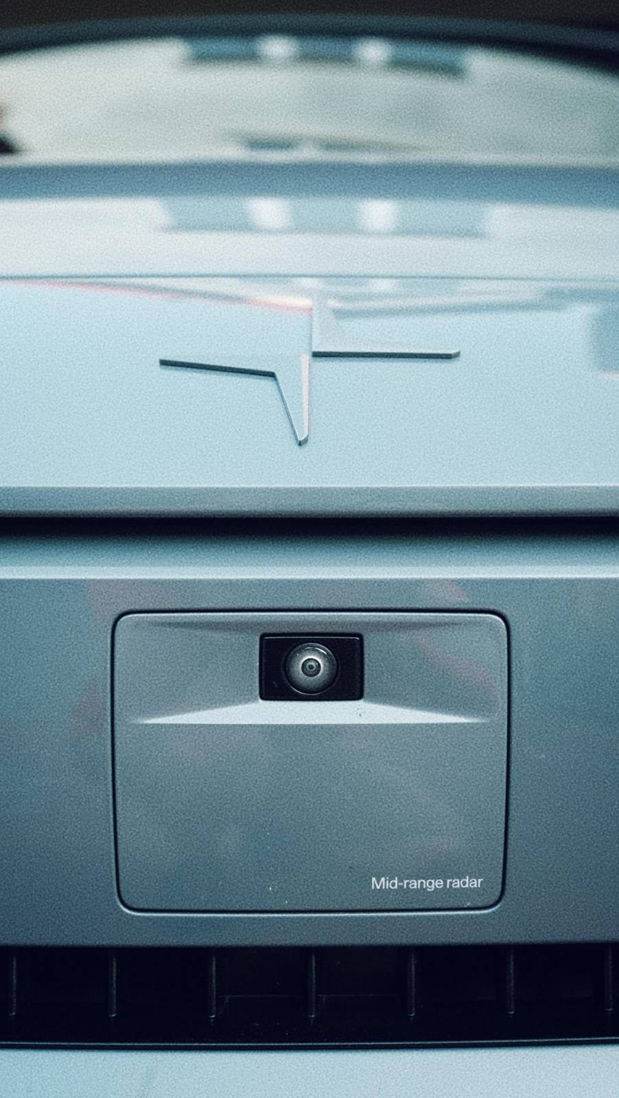 Front detail with the camera