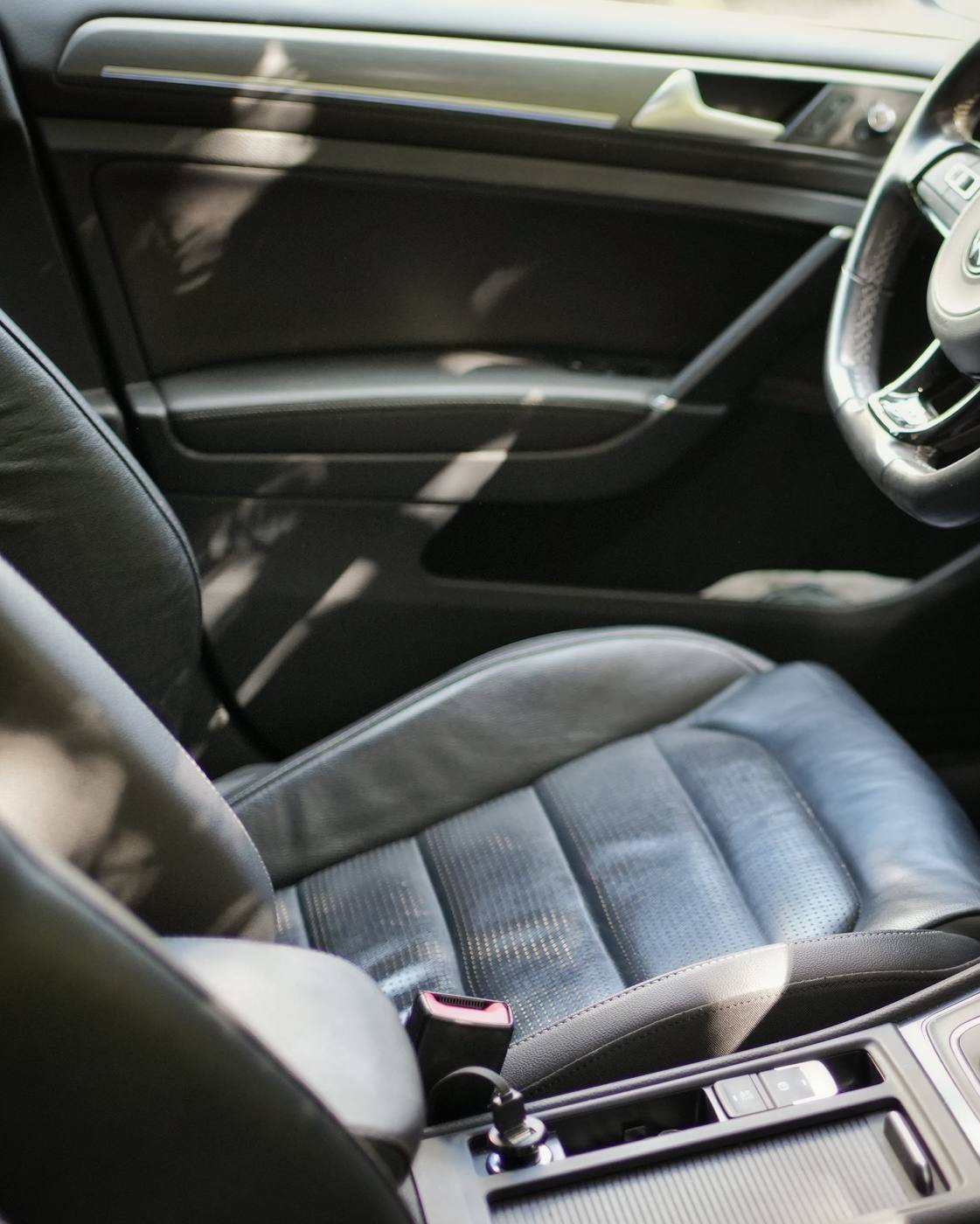 The e-Golf door and seat: the door ledge reaches the seat